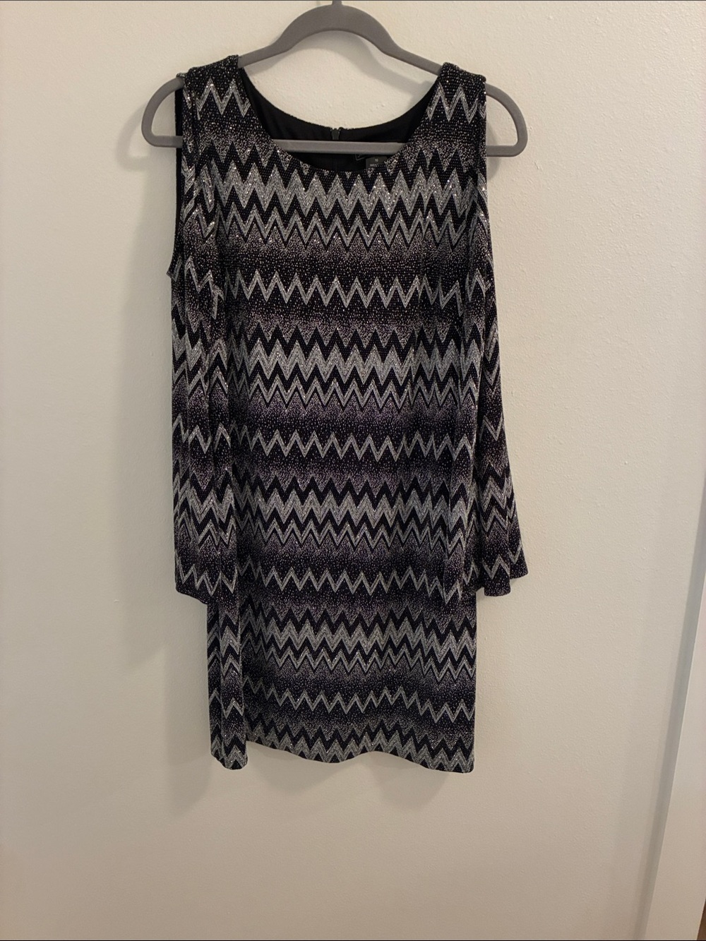 Jessica Howard Black and Silver Zigzag Long Sleeve Shift Dress